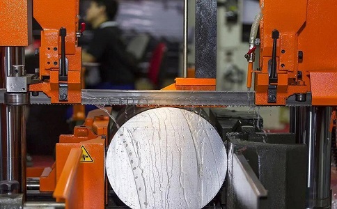 大英立式金属带锯床切削出现跑带故障解决方法！